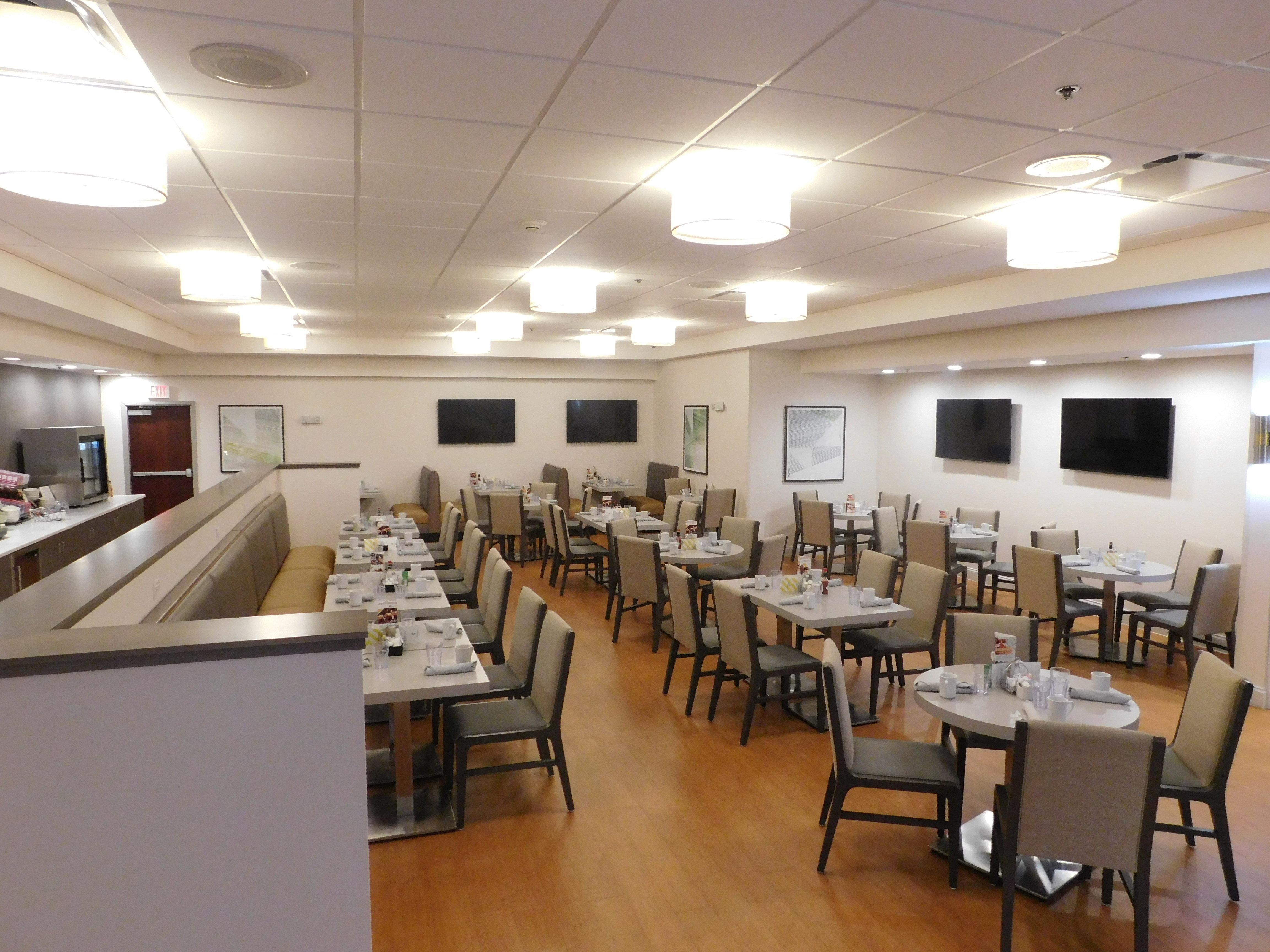 Holiday Inn Hotel & Suites Rochester - Marketplace By Ihg Exterior photo