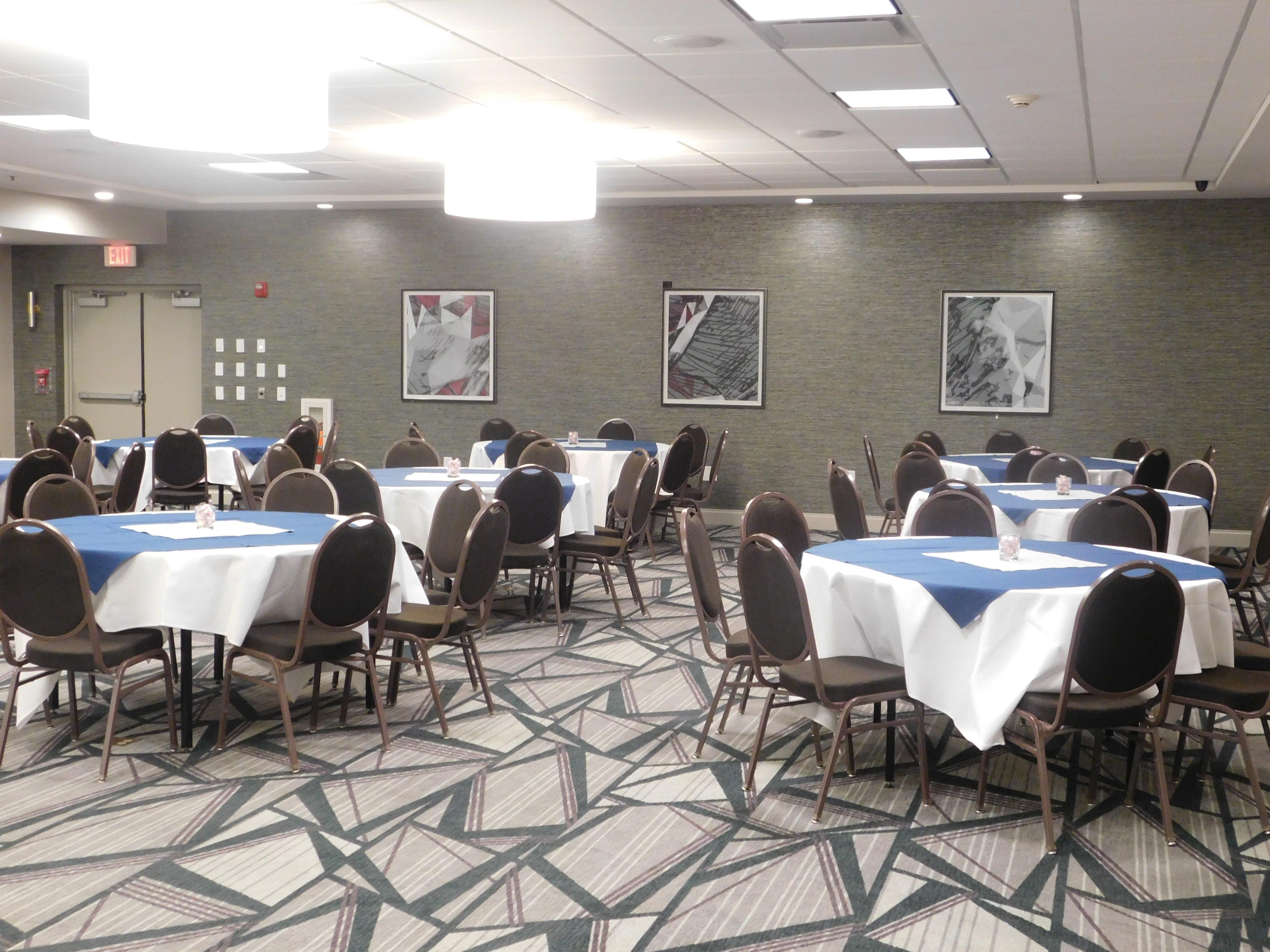 Holiday Inn Hotel & Suites Rochester - Marketplace By Ihg Exterior photo