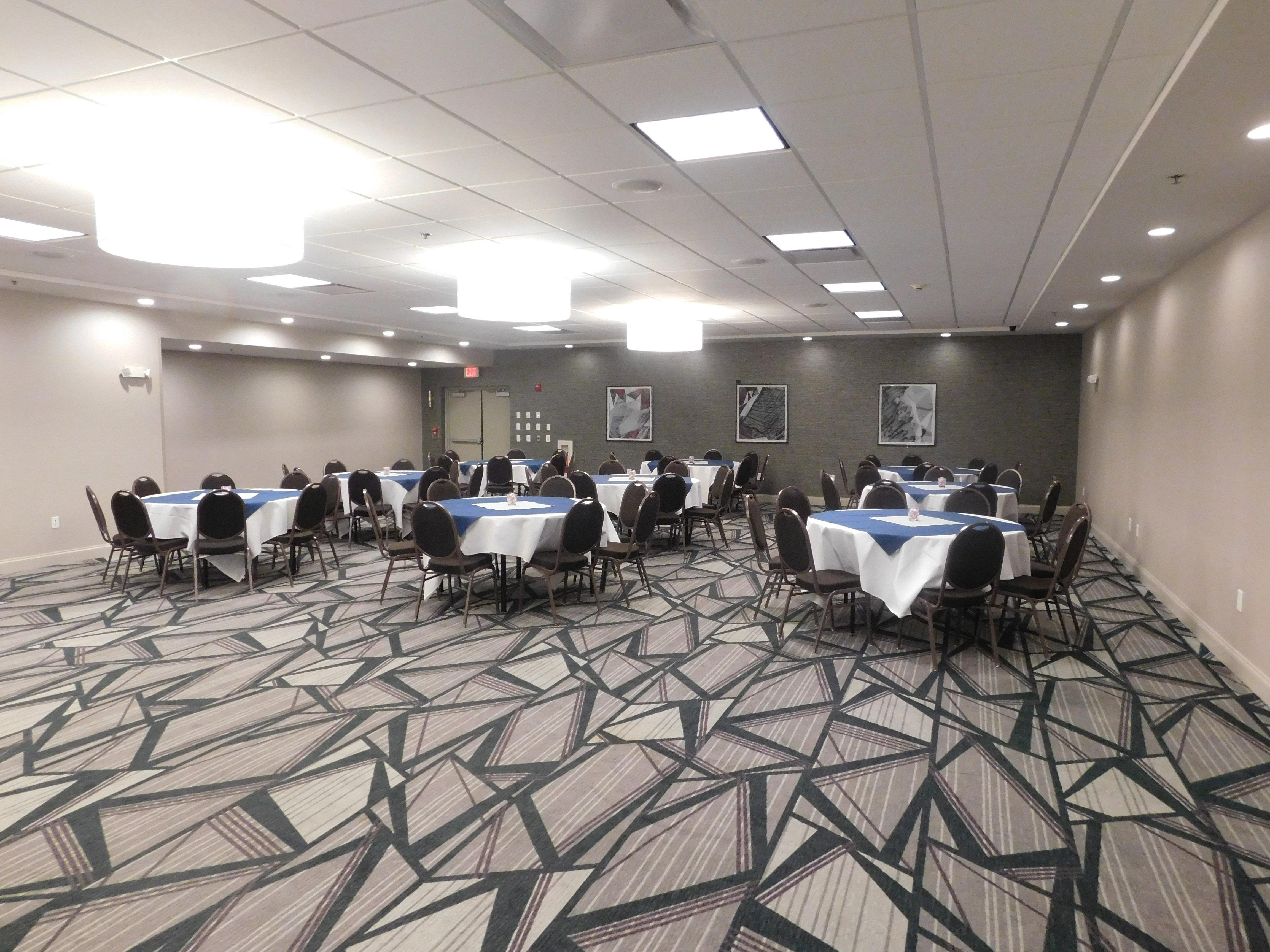 Holiday Inn Hotel & Suites Rochester - Marketplace By Ihg Exterior photo