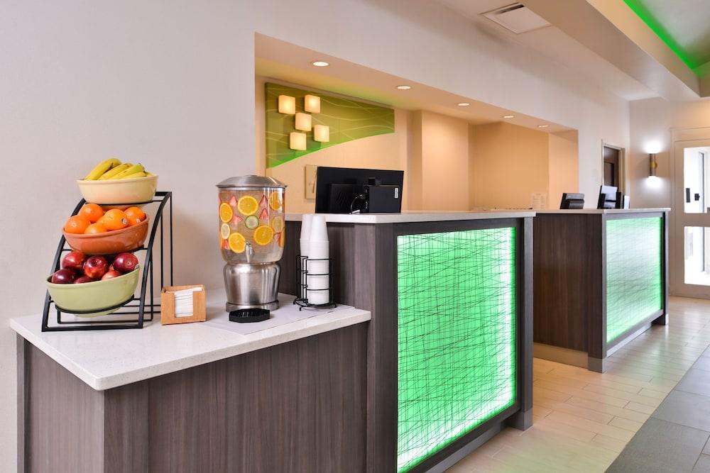 Holiday Inn Hotel & Suites Rochester - Marketplace By Ihg Exterior photo