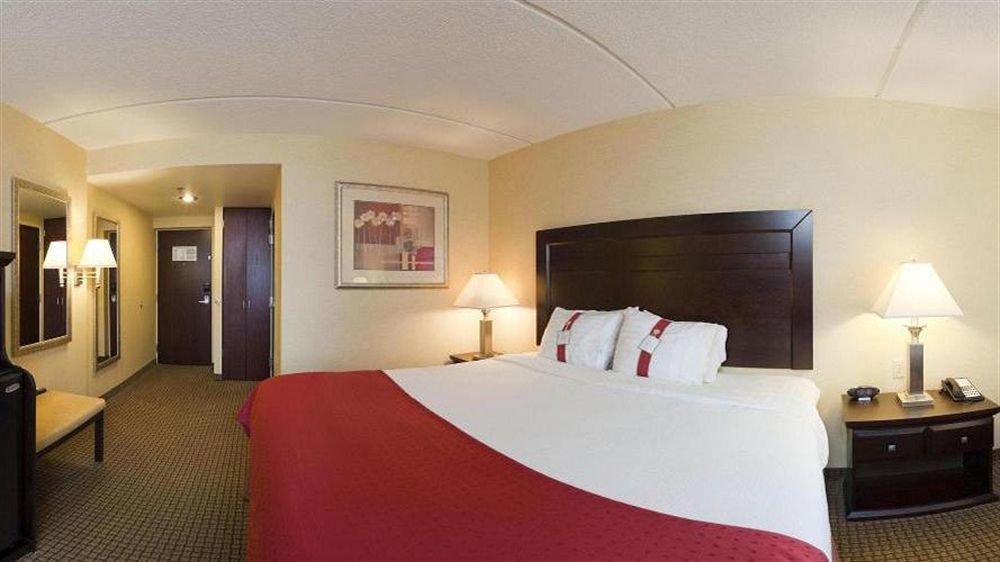 Holiday Inn Hotel & Suites Rochester - Marketplace By Ihg Exterior photo